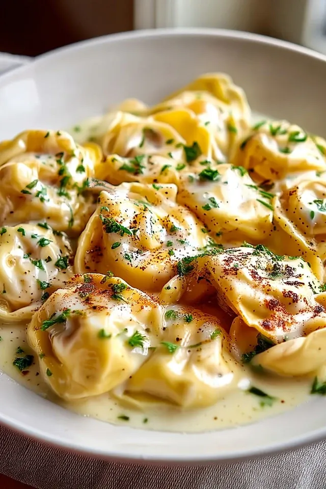 Cremige Knoblauch-Parmesan Tortellini für jeden Anlass